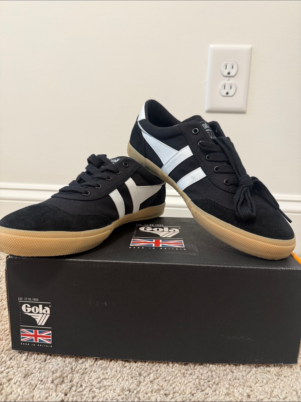 Gola Black & White Retro Low-Top Sneakers with Gum Sole